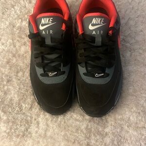 Vintage Nike Black and Red Sneakers with Suede and Mesh Size 8 M 2003 317551-069